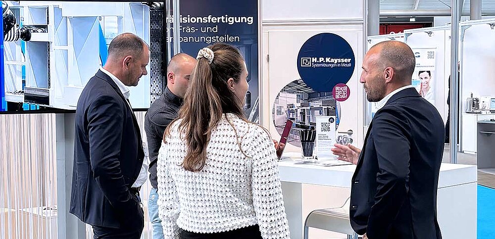 H.P. Kaysser Messeteam im Gespräch auf den Make-to-Order Days in Stuttgart 