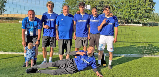 H.P. Kaysser Mannschaft beim Elfmeter-Cup am Sommerfest des TSV Nellmersbach