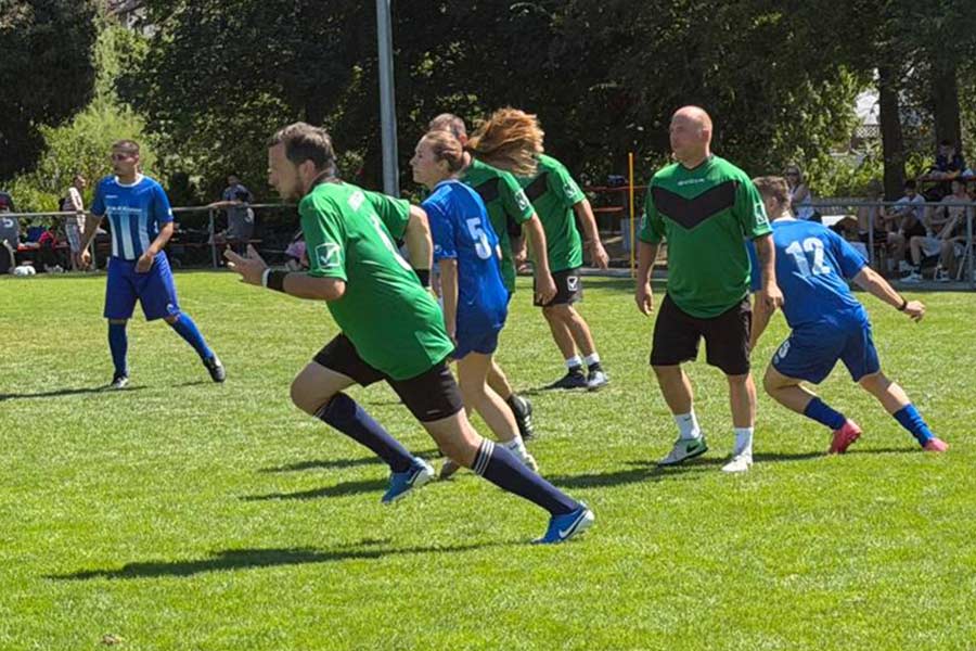 Spielsituation beim H.P. Kaysser Fußball-Cup am Sommerfest des TSV Nellmersbach